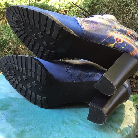 ICON (8M) WOMEN’S  Lace-upLeather Suede booties, Art design accent, Pre-owned. - Picture 7 of 10
